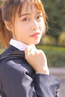 赤裸红唇